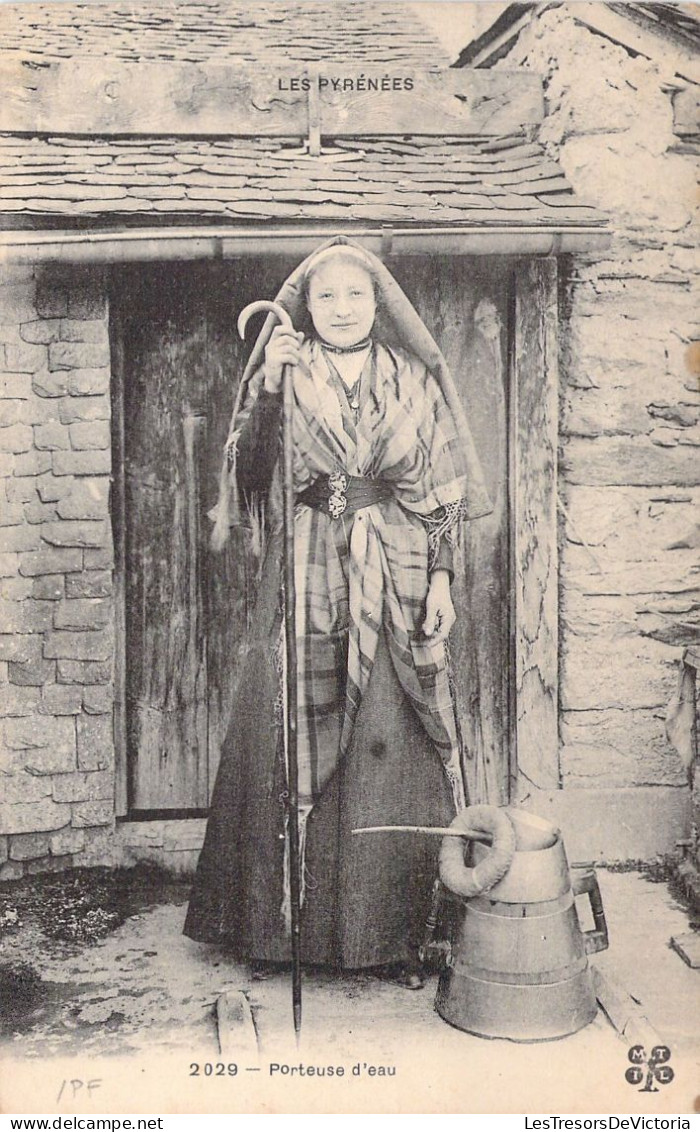 FOLKLORE - Porteuse D'eau Des Pyrénées - Carte Postale Ancienne - Vestuarios