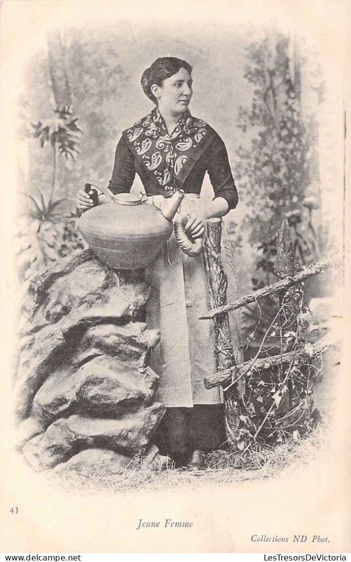 FOLKLORE - Jeune Femme - Carte Postale Ancienne - Vestuarios