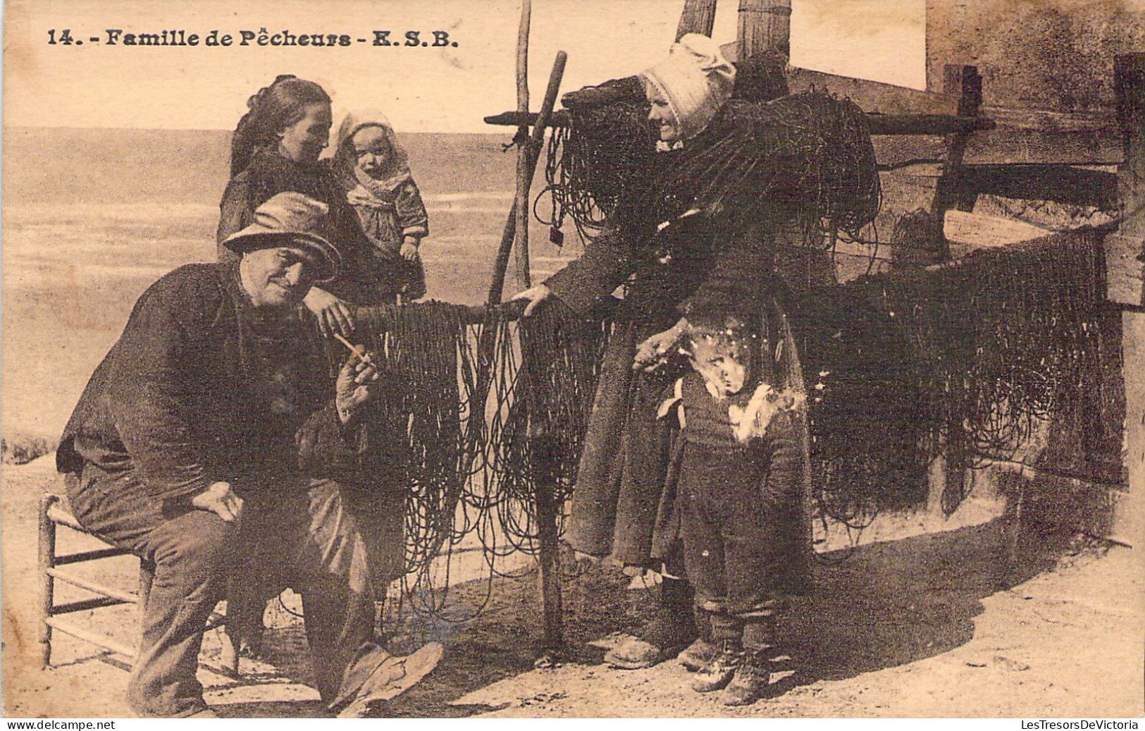 FOLKLORE - Famille De Pêcheurs - Carte Postale Ancienne - Vestuarios