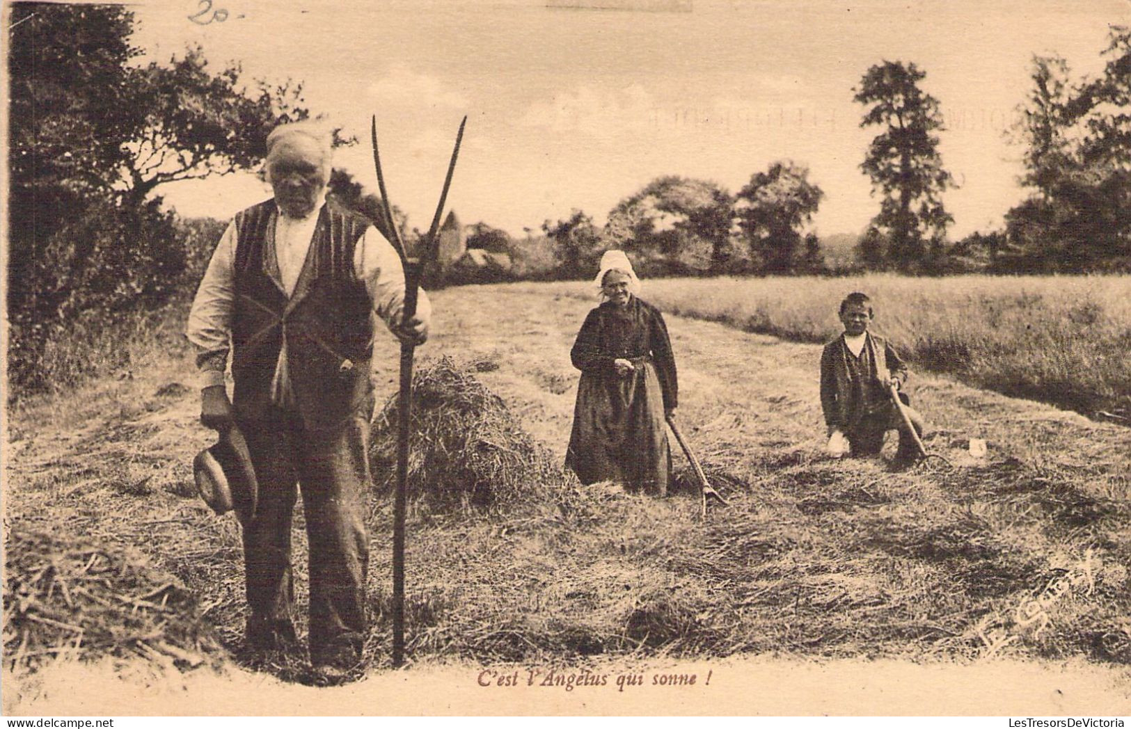 FOLKLORE - Normandie - C'est L'angélus Qui Sonne - Paysan  - Carte Postale Ancienne - Vestuarios