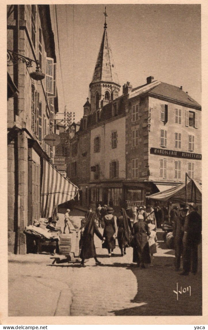 Gueret Un Coin De La Place Du Marché - Horlogerie Bijouterie - Marchés