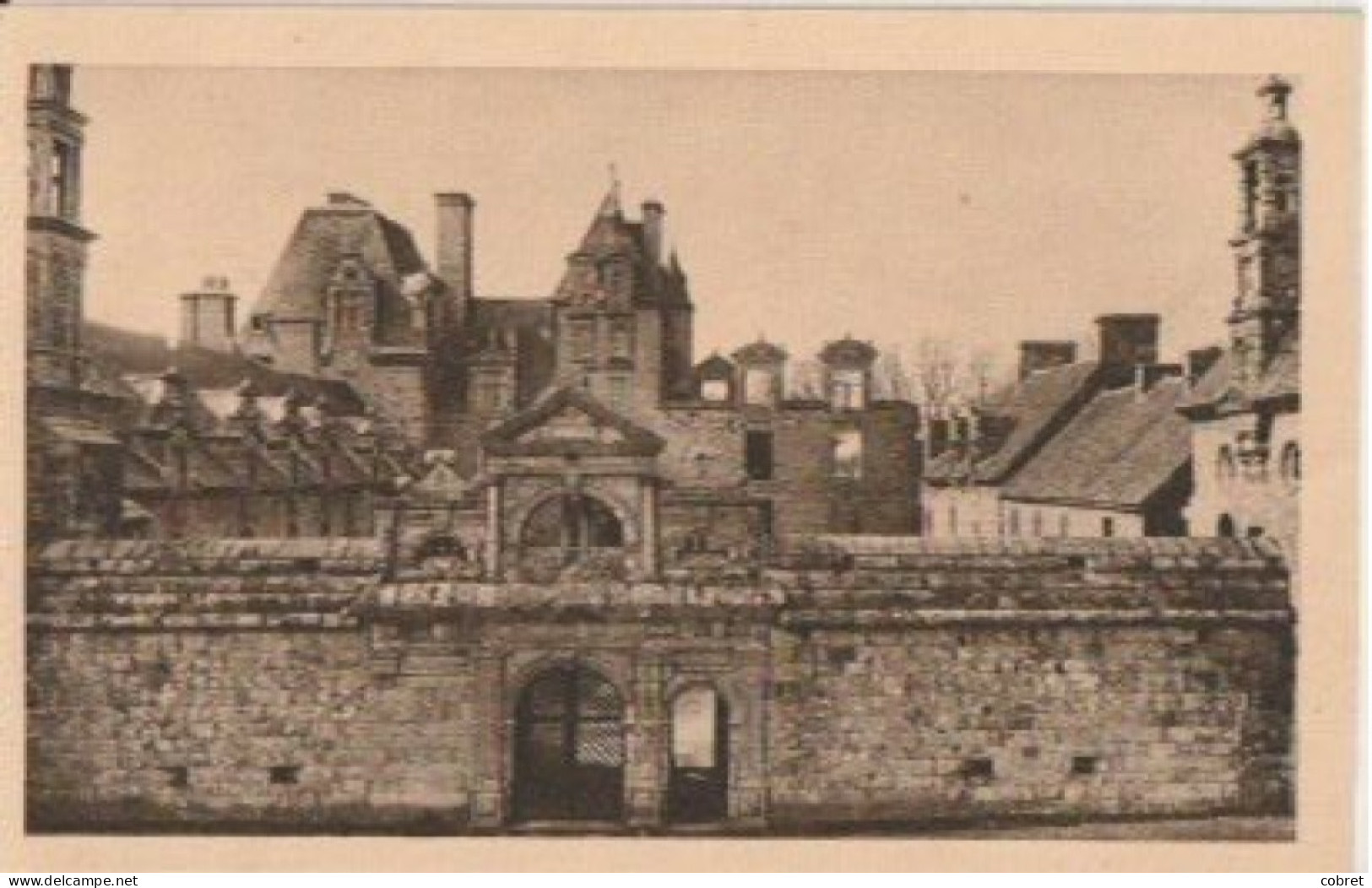 SAINT VOUGAY - Château De Kerjean - Saint-Vougay