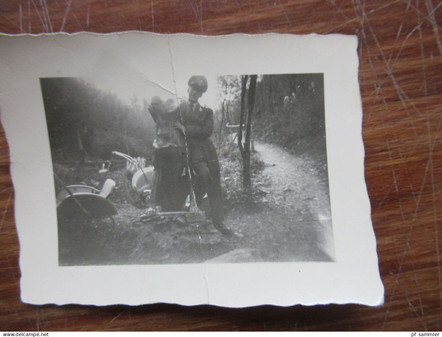 Konvolut älterer Fotos ca.60 Stück ab dem 2. WK mit Soldaten und privaten Aufnahmen -1950er Jahre Festumzug / Bundeswehr