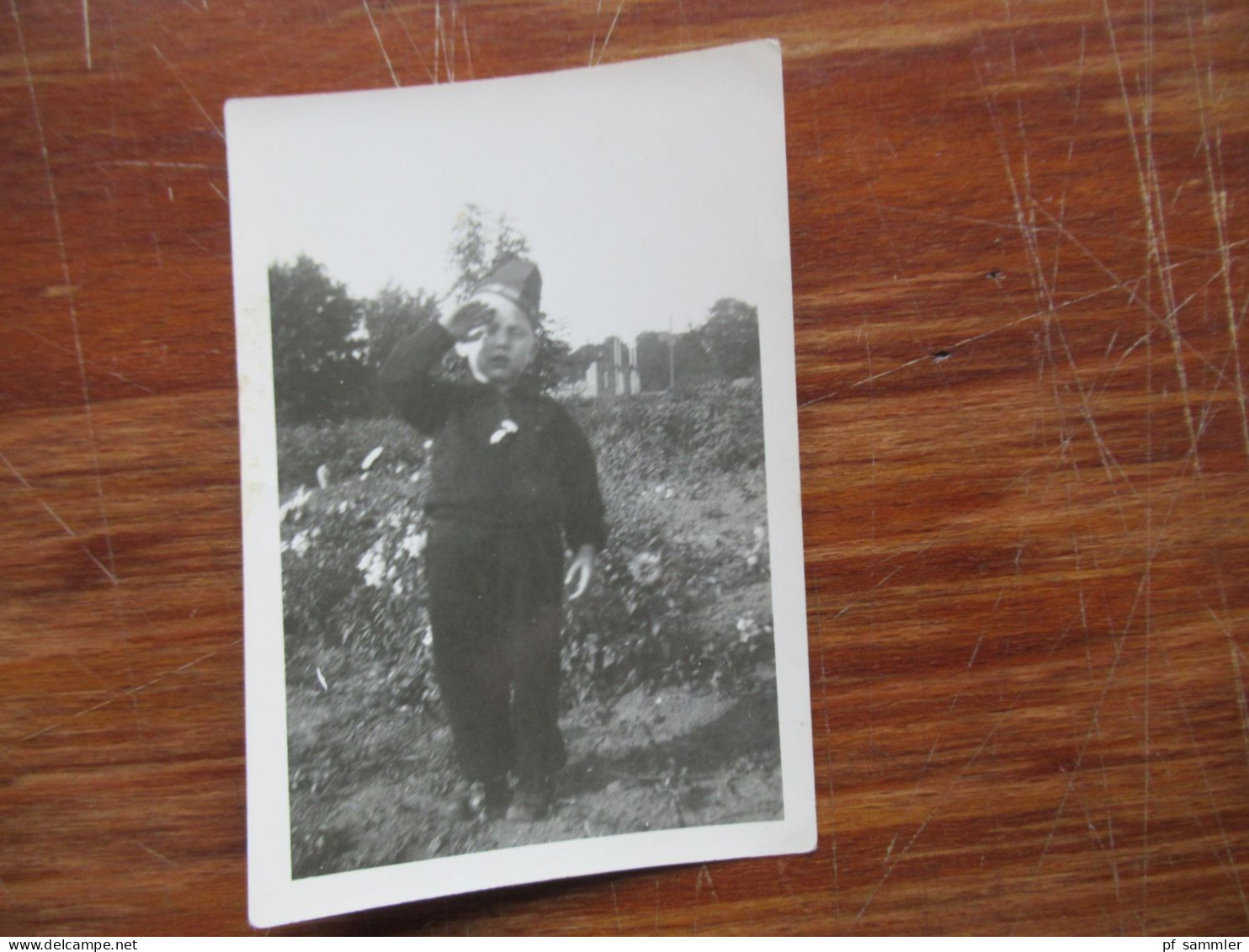 Konvolut älterer Fotos ca.60 Stück ab dem 2. WK mit Soldaten und privaten Aufnahmen -1950er Jahre Festumzug / Bundeswehr