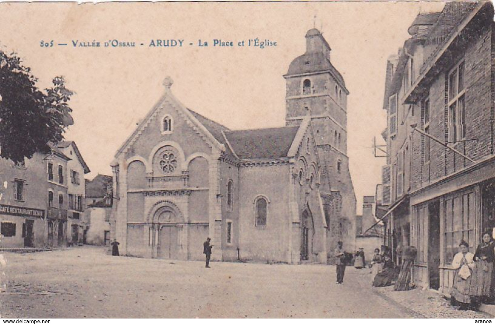 64 -- Arudy -- Vallée D'Ossau -- La Place Et L'Eglise --- 750 - Arudy