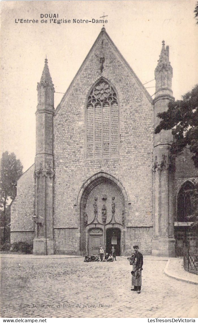 FRANCE - 59 - DOUAI - L'entrée De L'église Notre Dame - Carte Postale Ancienne - Vestuarios