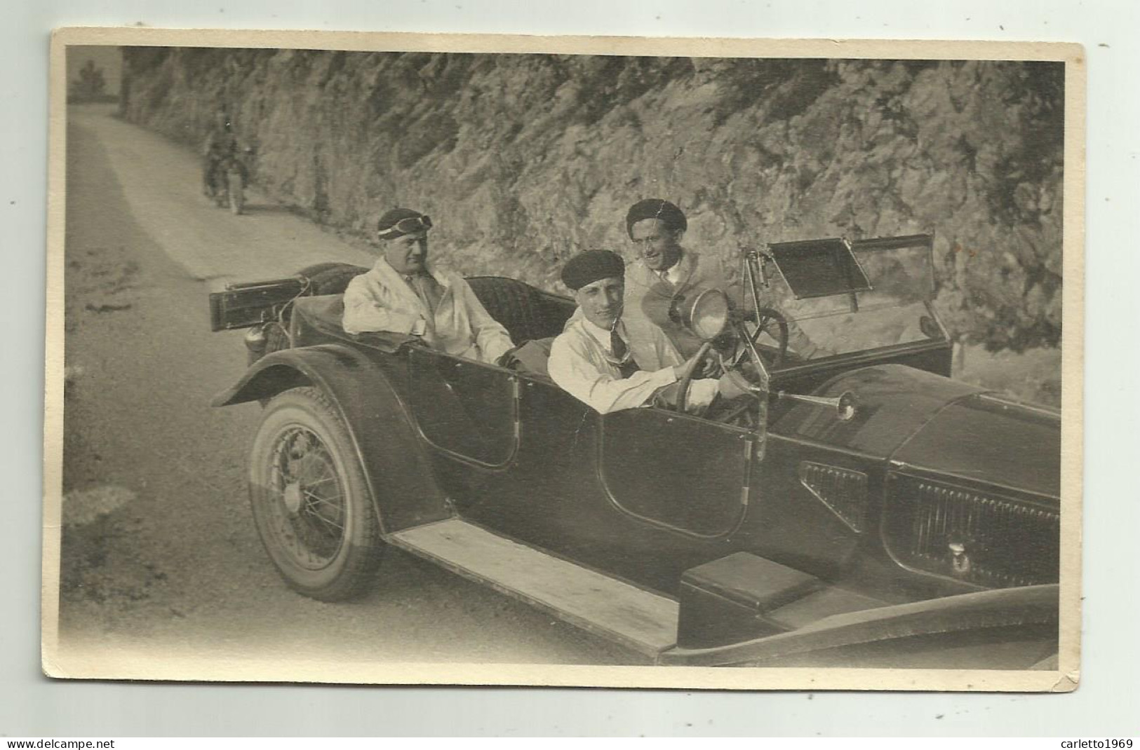 AUTO D'EPOCA CON PERSONE FOTOGRAFICA - CM. 15X9,5 ( LIEVE PIEGA AL CENTRO ) - Autres & Non Classés