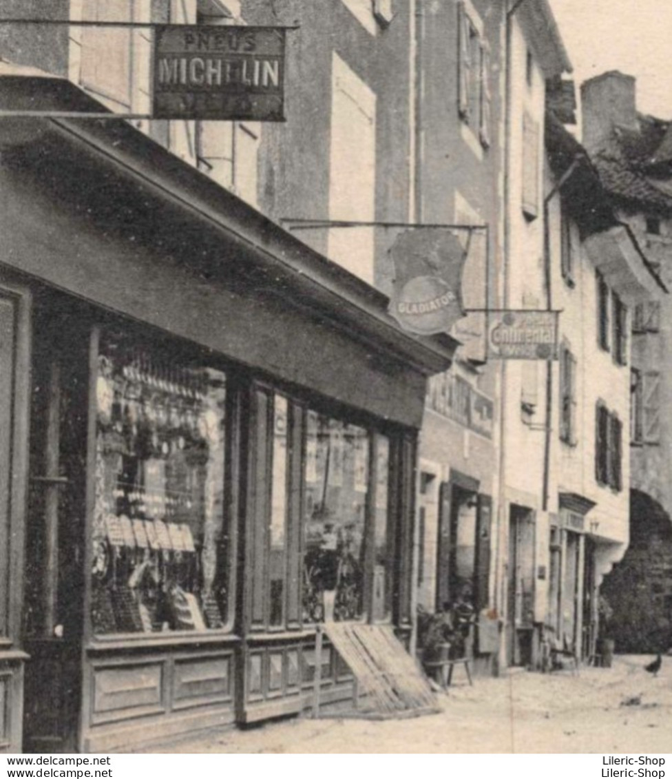 LACAPELLE-MARIVAL (46) Place Du Fort En 1924 - Café LAVAL - Magasins - Pancarte Publicitaire Pneus MICHELIN Vélo - Lacapelle Marival