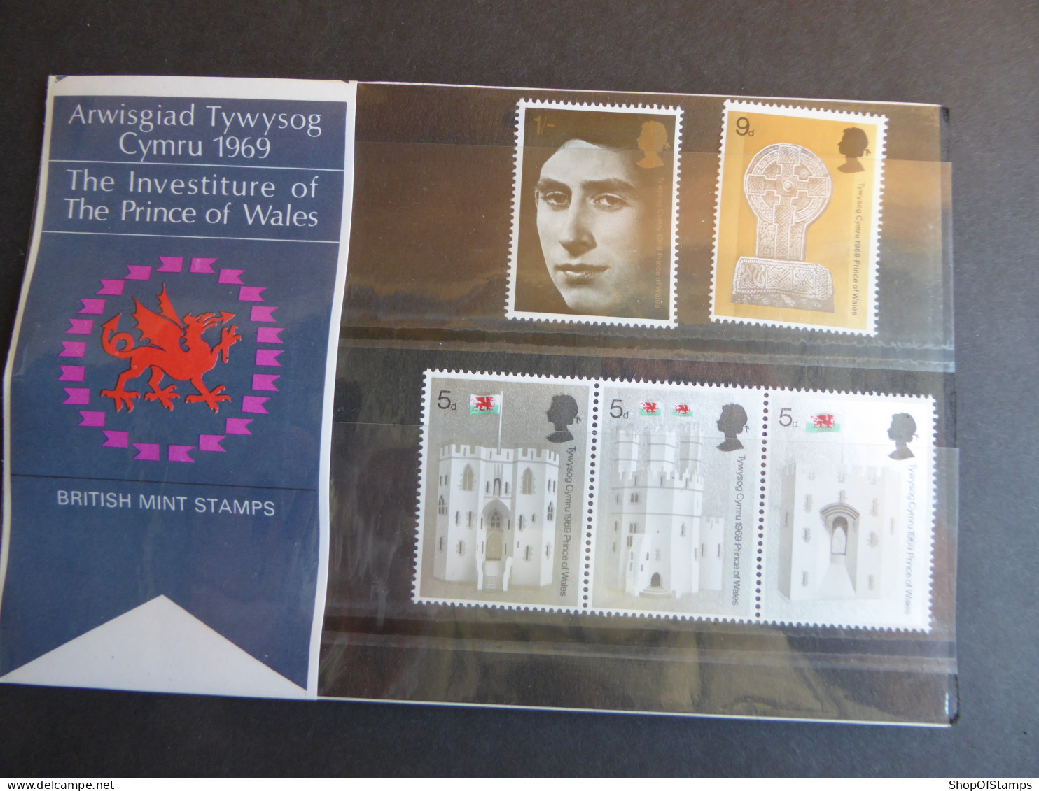 GREAT BRITAIN SG 802-06 INVESTITURE OF HRH PRINE OF WALES PRESENTATION PACK - Fogli Completi