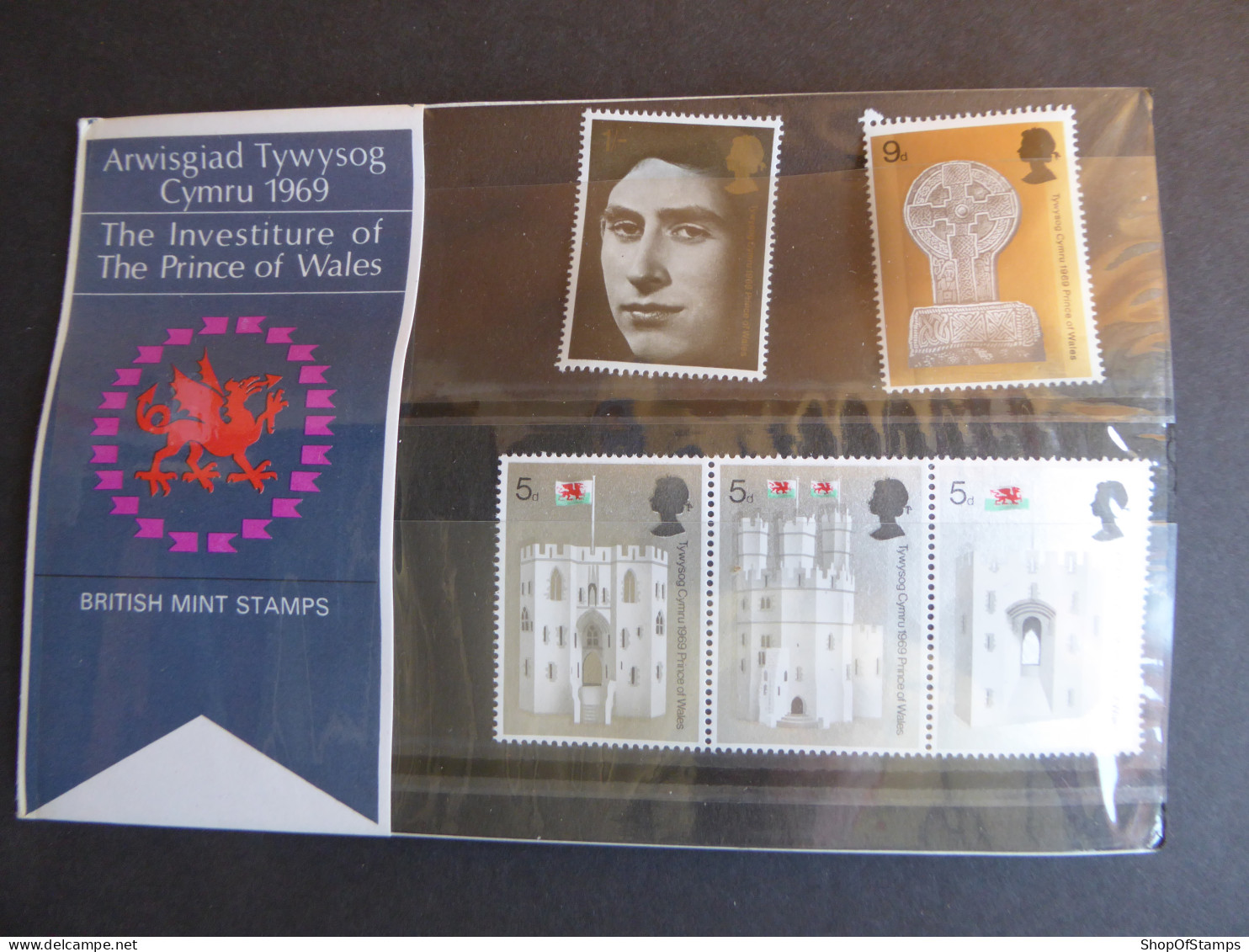 GREAT BRITAIN SG 802-06 INVESTITURE OF HRH PRINE OF WALES PRESENTATION PACK - Fogli Completi