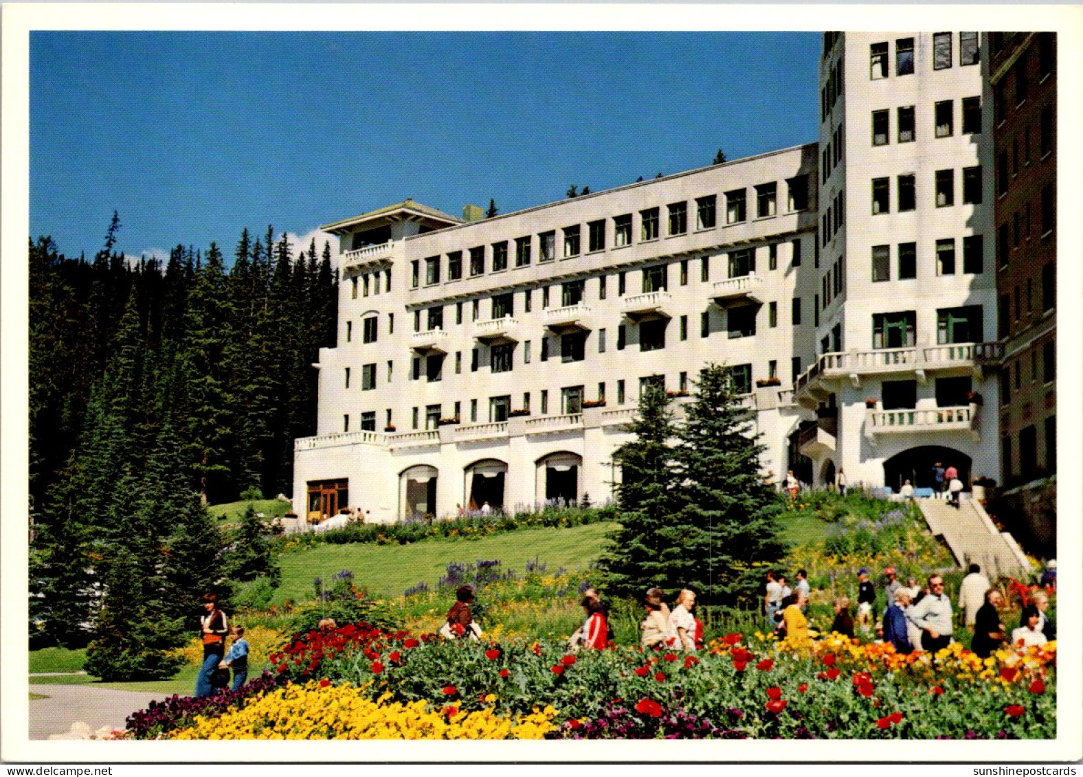 Canada Banff National Park The Chateau Lake Louise And Gardens - Banff