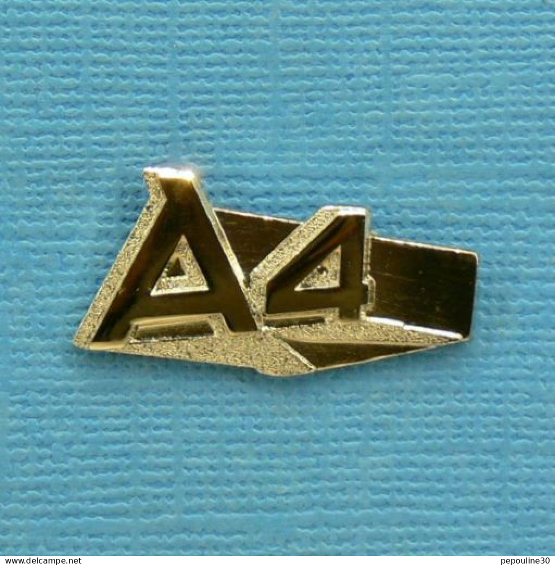 1 PIN'S //  ** LOGO / AUDI - A4 / EMBLÈME CHROMÉ ** - Audi