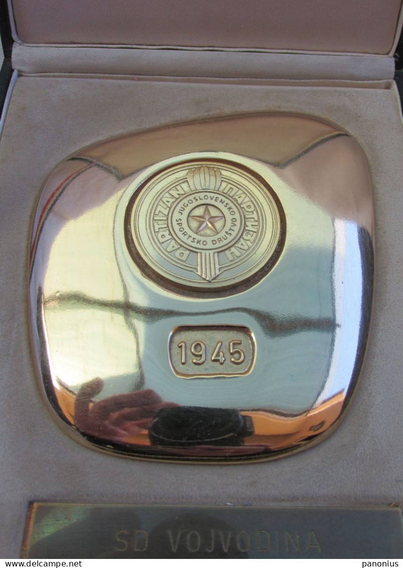 Football Soccer Futbol Calcio - FK PARTIZAN Belgrade Serbia, Plaque / Plakette With Box - Habillement, Souvenirs & Autres