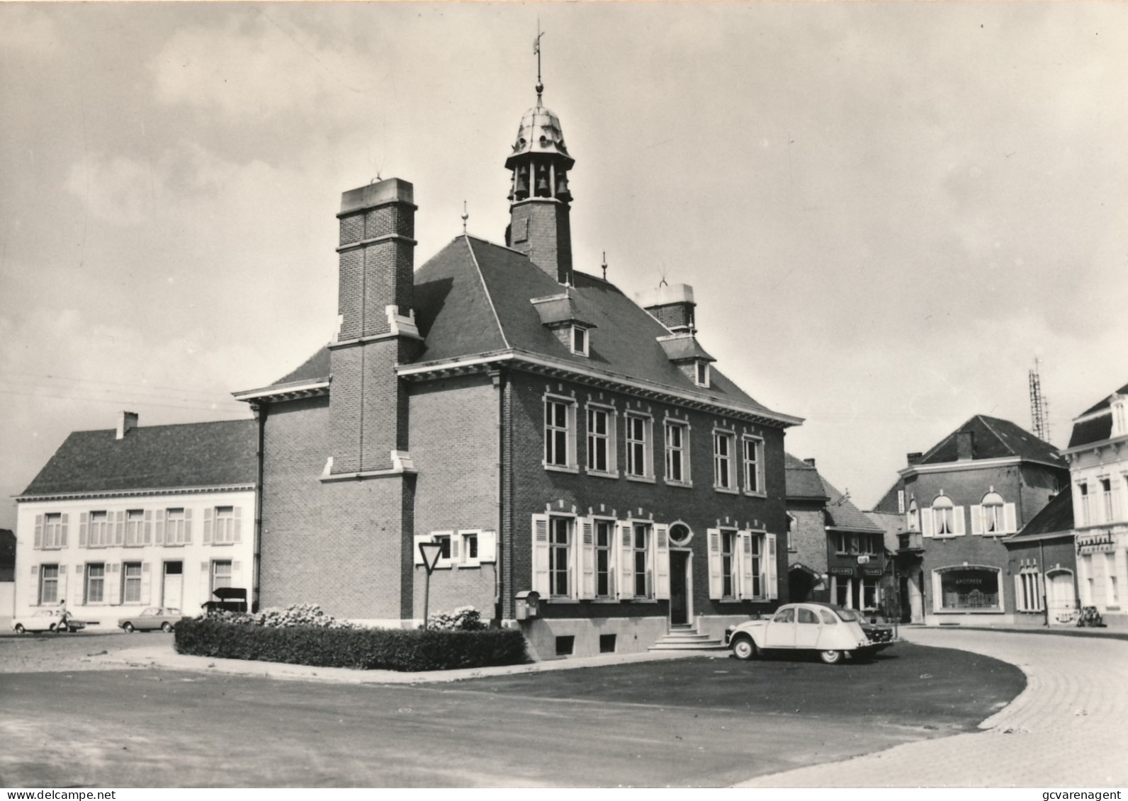 HERZELE    GEMEENTEHUIS   FOTO KAART     2 SCANS - Herzele