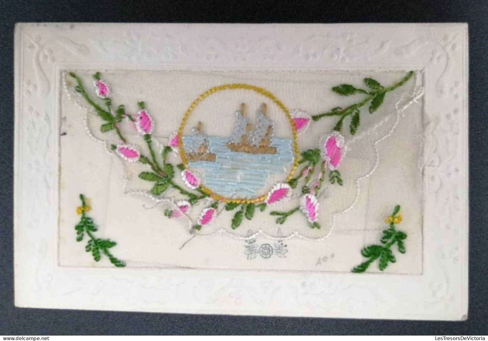 Carte Brodée - Fleurs - Bateau - Pochette - Cadre Relief - Carte Postale Ancienne - Bestickt