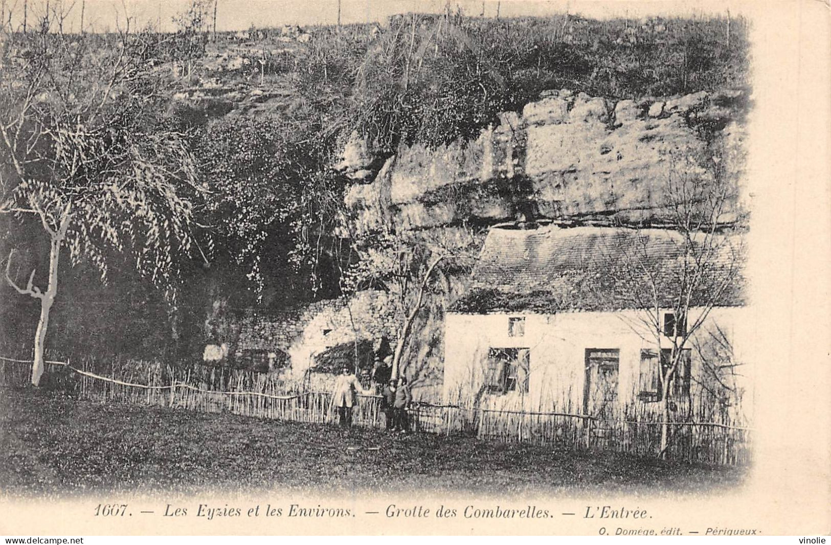 23-JK-584 :  LES EYZIES. COMBARELLES - Les Eyzies