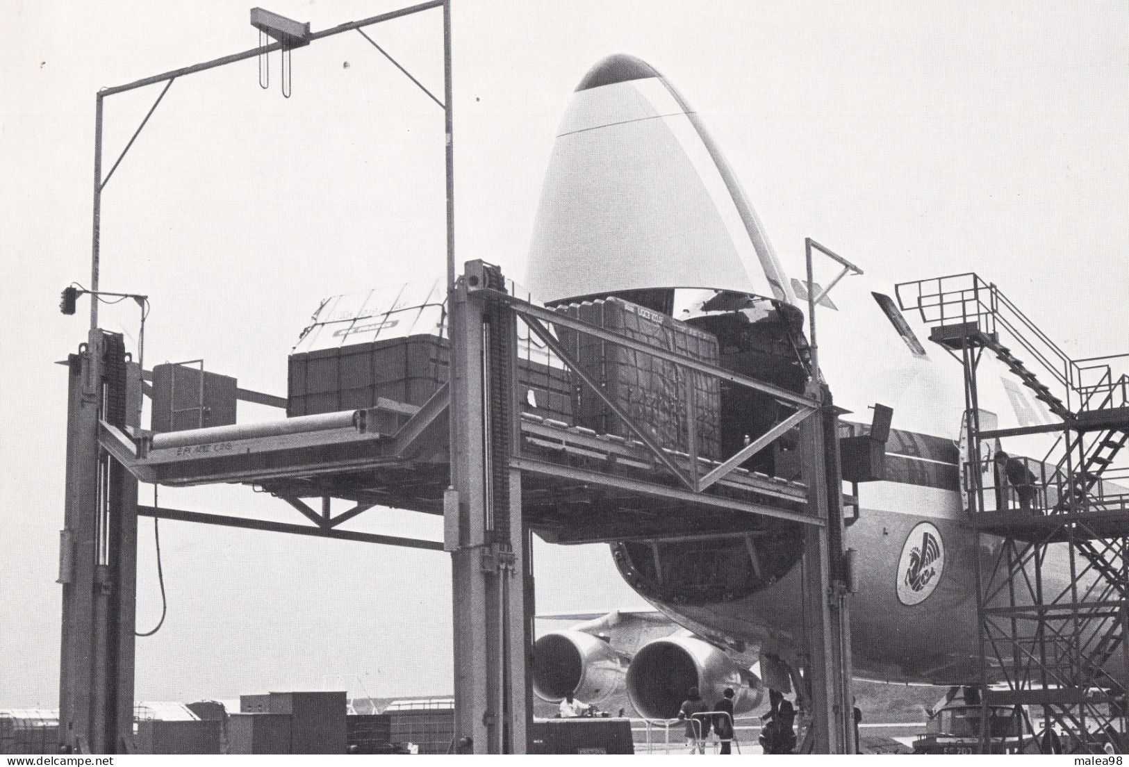 LE BOING 747 F  CARGO "SUPER PELICAN" ,,FICHE TECHNIQUE PUBLIEE PAR AIR FRANCE 1974   31X21 CM   TBE - Opengewerkte Tekening/ Doorsnede