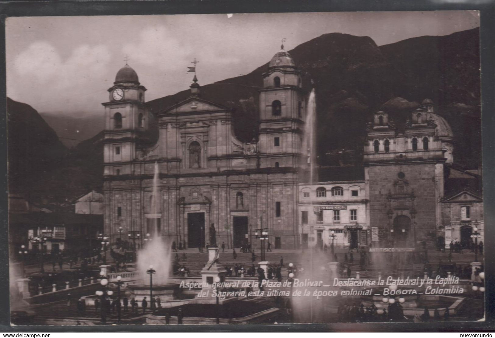 Bogotá.Plaza De Bolivar Con La Catedral Y La Capilla Del Sagrario. Editor J.V. Mogollón - Colombie