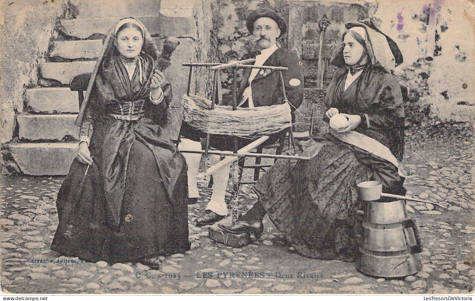 FOLKLORE - Les Pyrénées - Deux Rivales - Carte Postale Ancienne - Autres & Non Classés