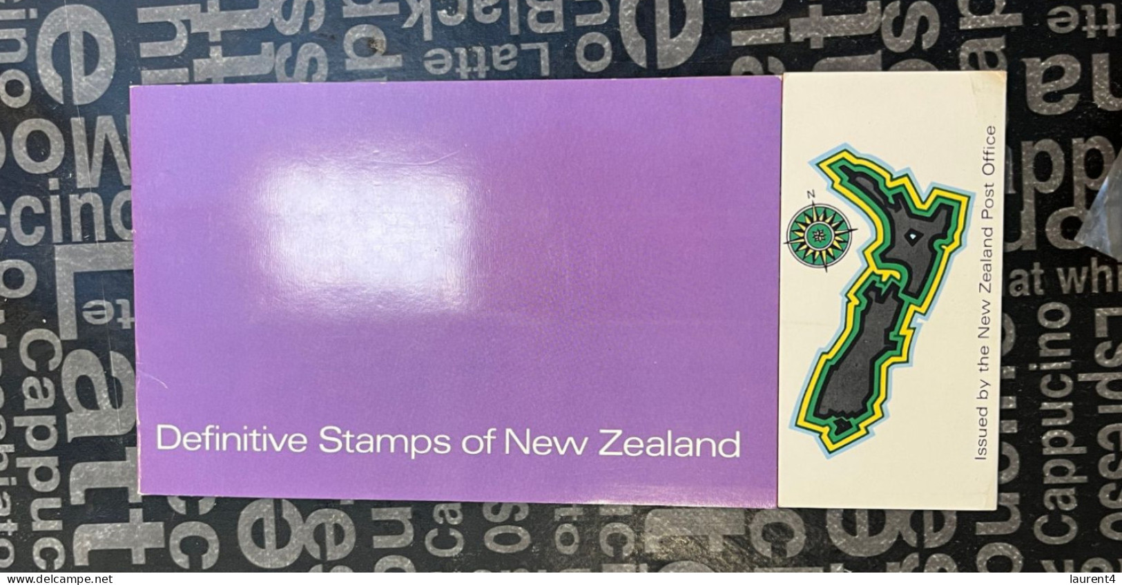 (1 Q 19)  New Zealand - Presentation Pack With Mint 17 Mint Definitive Stamps - Presentation Packs