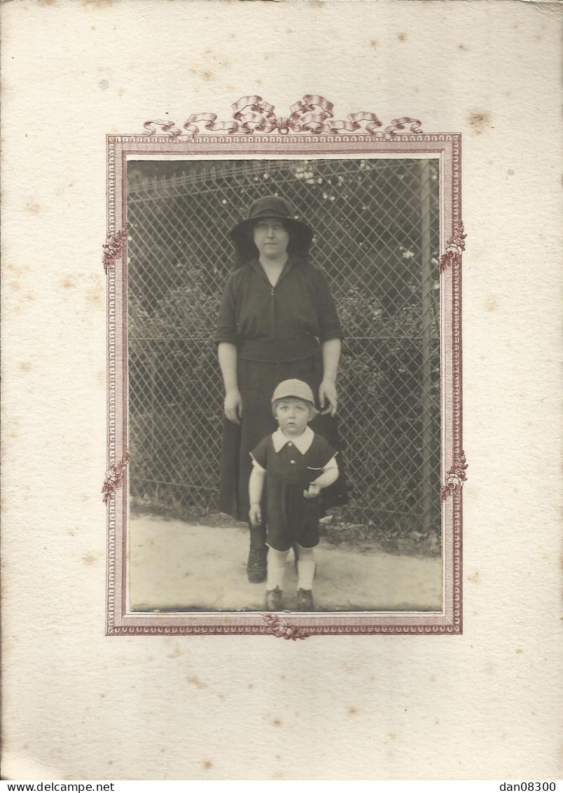 CDV 18 X 13 CMS UNE FEMME ET SON FILS QUI N'A PAS VU LE MOINEAU SORTIR - Proyectores De Cine