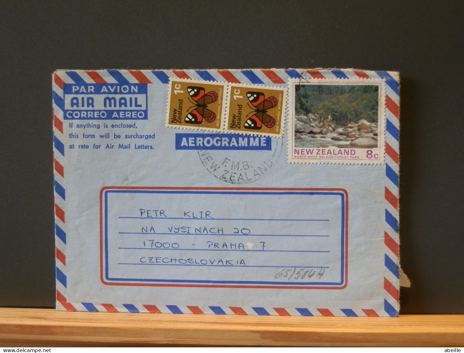 65/584H    AEROGRAMME  NEW ZEALAND 1975  TO CESKOSL. - Postal Stationery