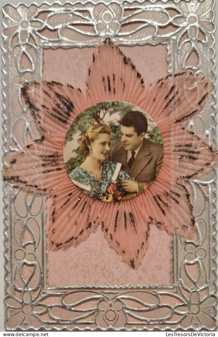 FANTAISIES - A SYSTEMES - Couple - Tissu - Carte Postale Ancienne - Mechanical