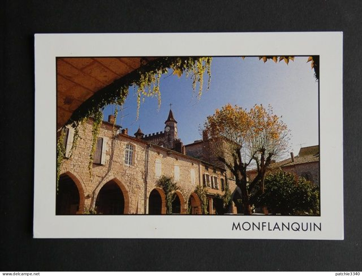 CPM 47 LOT ET GARONNE - MONFLANQUIN - PLACE AUX COUVERTS - Monflanquin