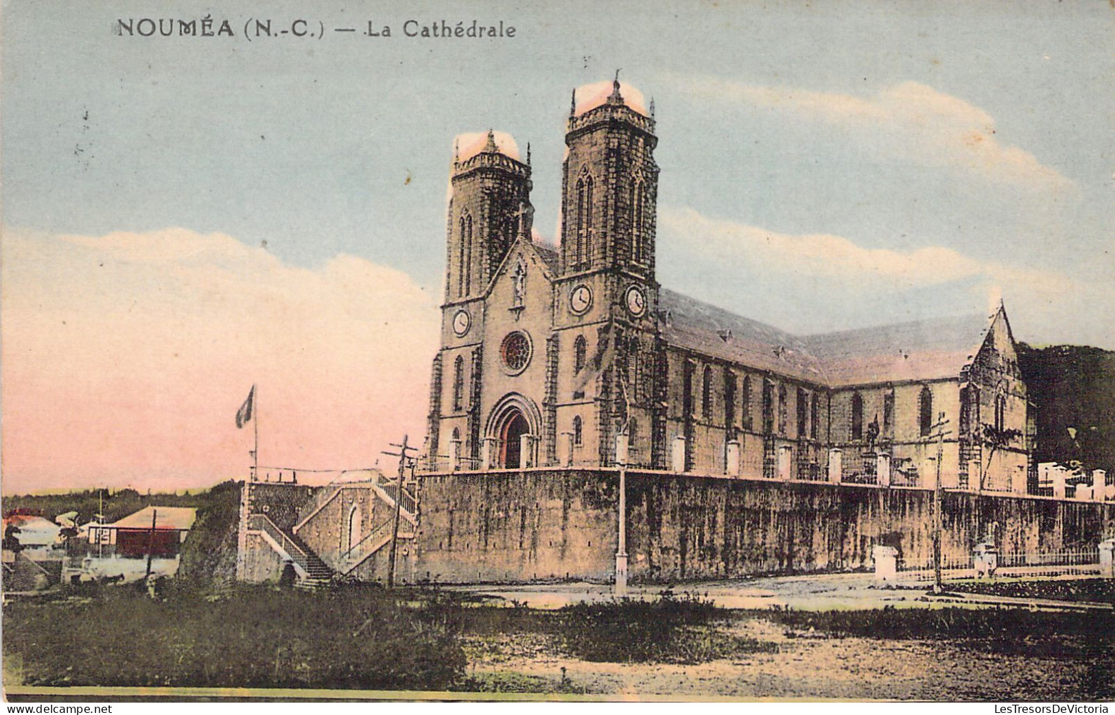 NOUVELLE CALEDONIE - Nouméa - La Cathédrale - Troupeau De Vaches - Carte Postale Animée - Nouvelle Calédonie