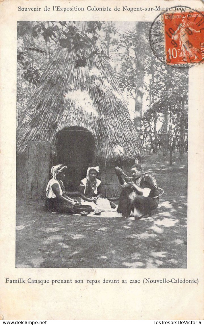 NOUVELLE CALEDONIE - Famille Canaque Prenant Son Repas Devant Sa Case - Carte Postale Animée - Nouvelle Calédonie