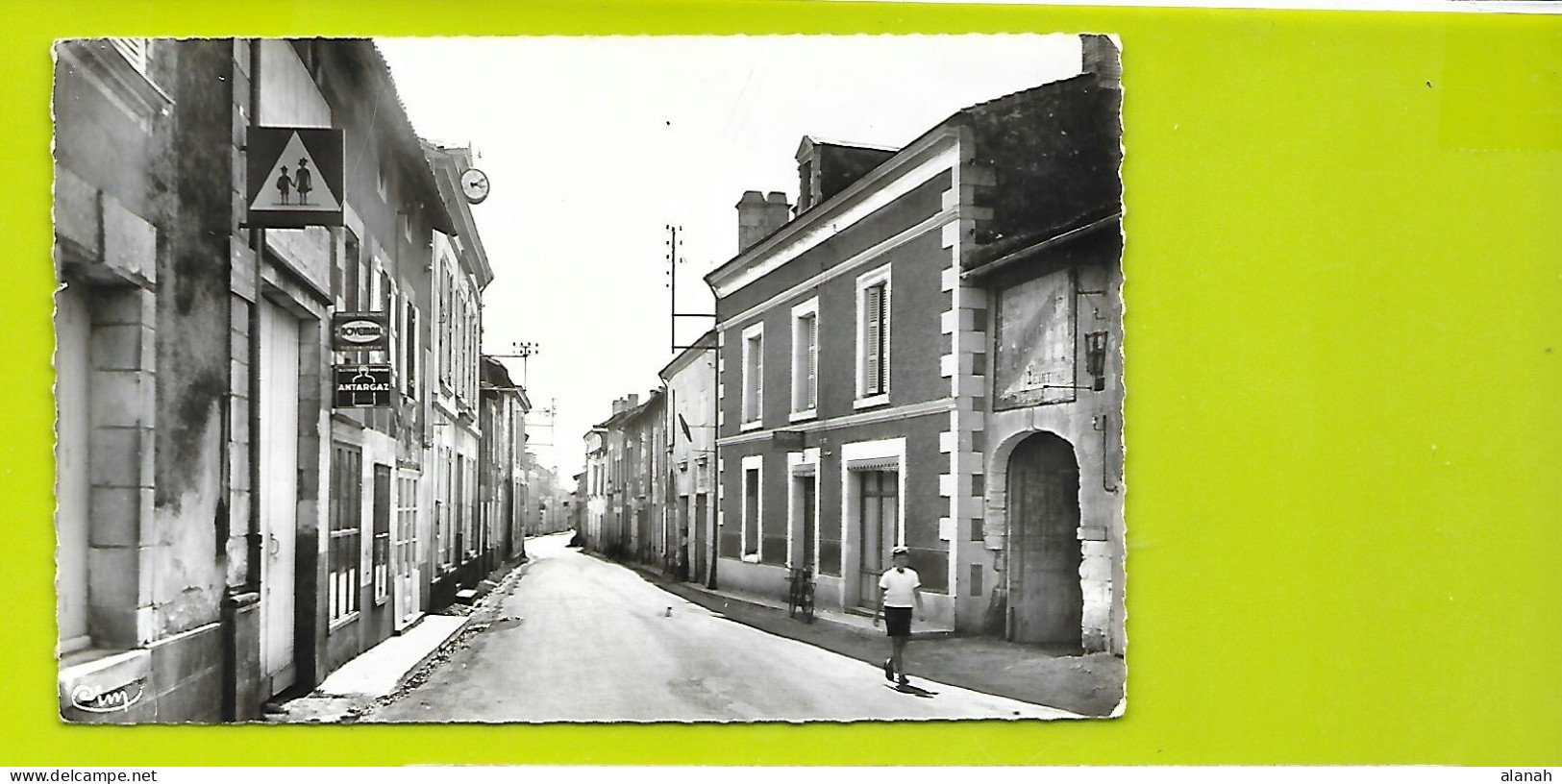 MONTS Sur GUESNES Rue St Avertin (Combier) Vienne (86) - Monts Sur Guesnes