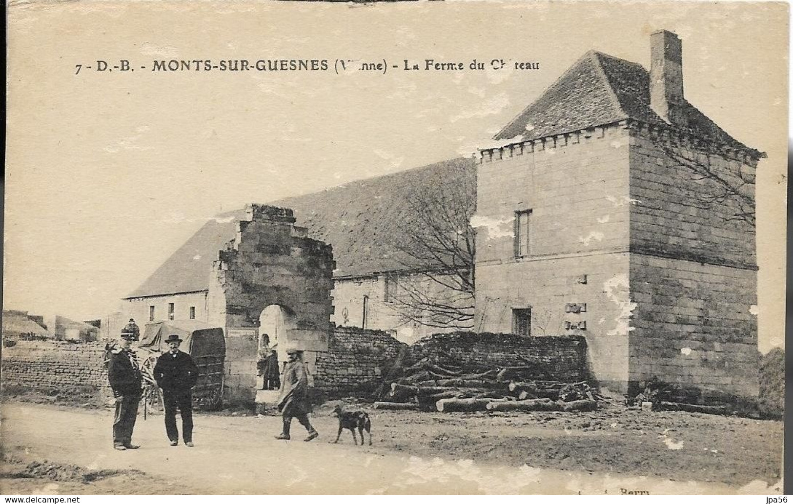86 VIENNE Cpa MONTS SUR GUESNES La Ferme Du Château - Monts Sur Guesnes