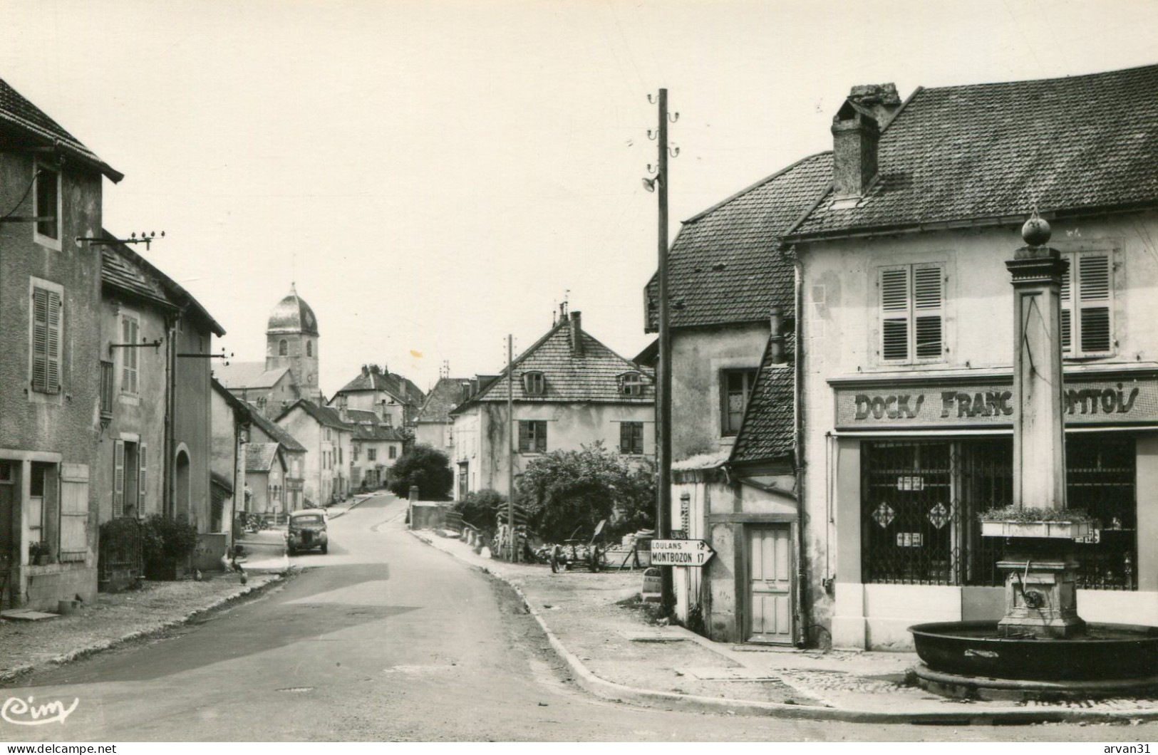 R I O Z  -   LA PLACE Et GRANDE RUE -  DOCKS FRANCS - COMTOIS - - Rioz