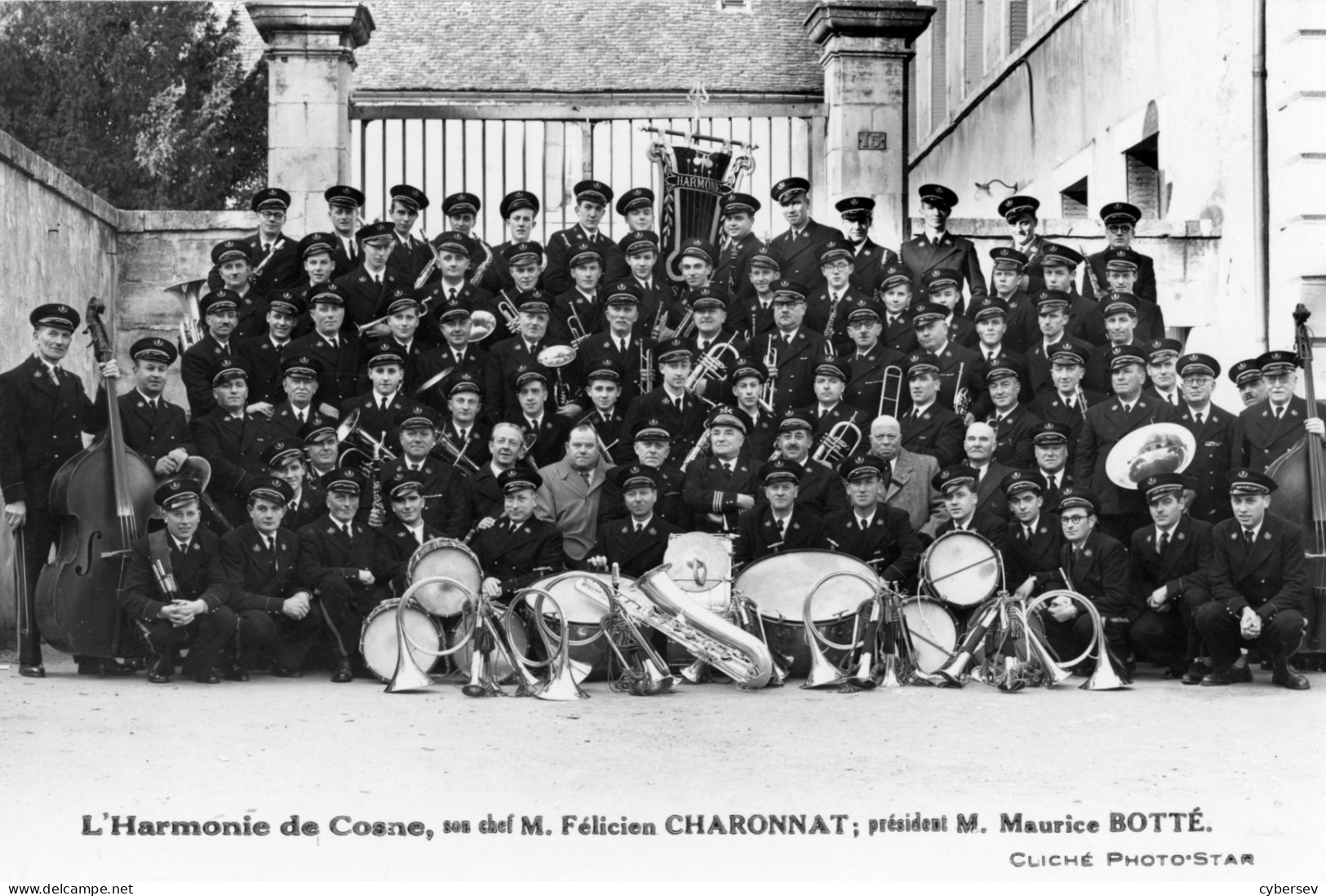 L'Harmonie De Cosne, Son Chef M. Félicien Charonnat, Président M. Maurice Botté - Cliché Photo'Star - 15 X 10 Cm - Photos