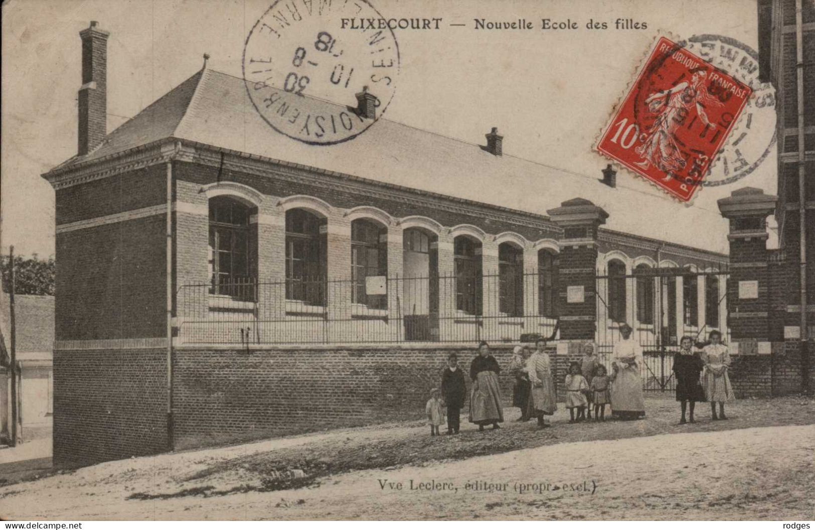 80 , Cpa  FLIXECOURT , Nouvelle Ecole Des Filles  (0679) - Flixecourt