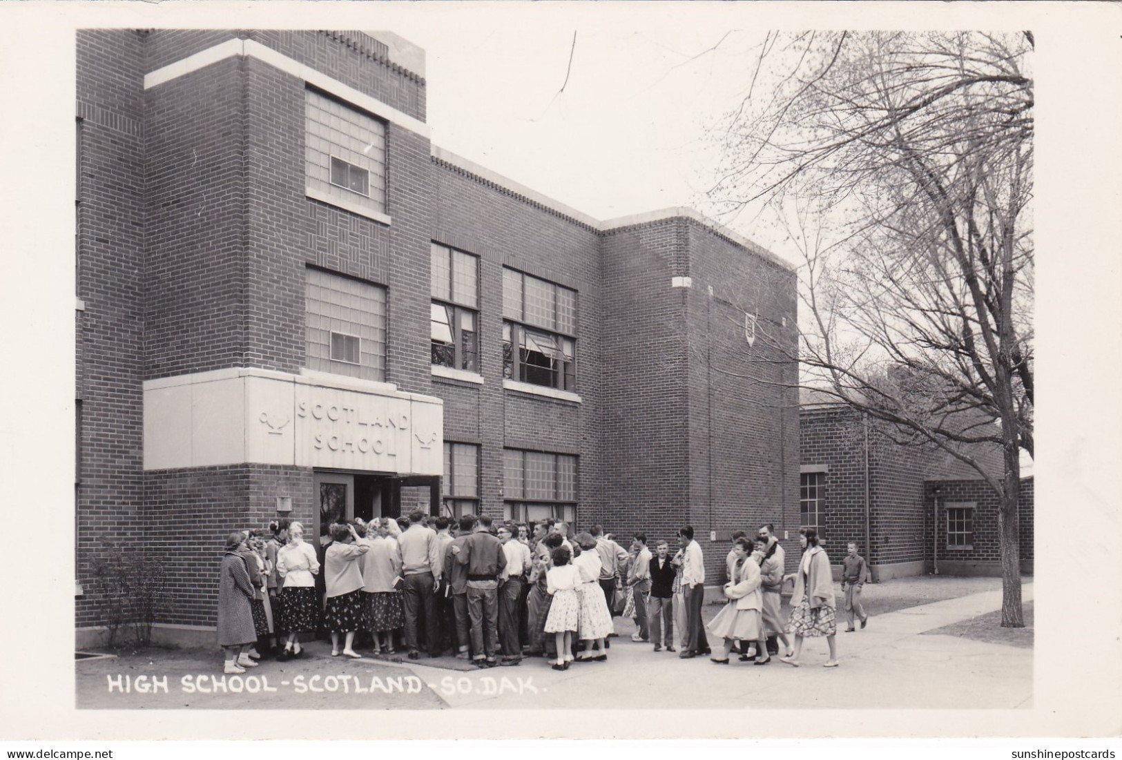 South Dakota Scotland High School People Gathering Real Photo - Altri & Non Classificati