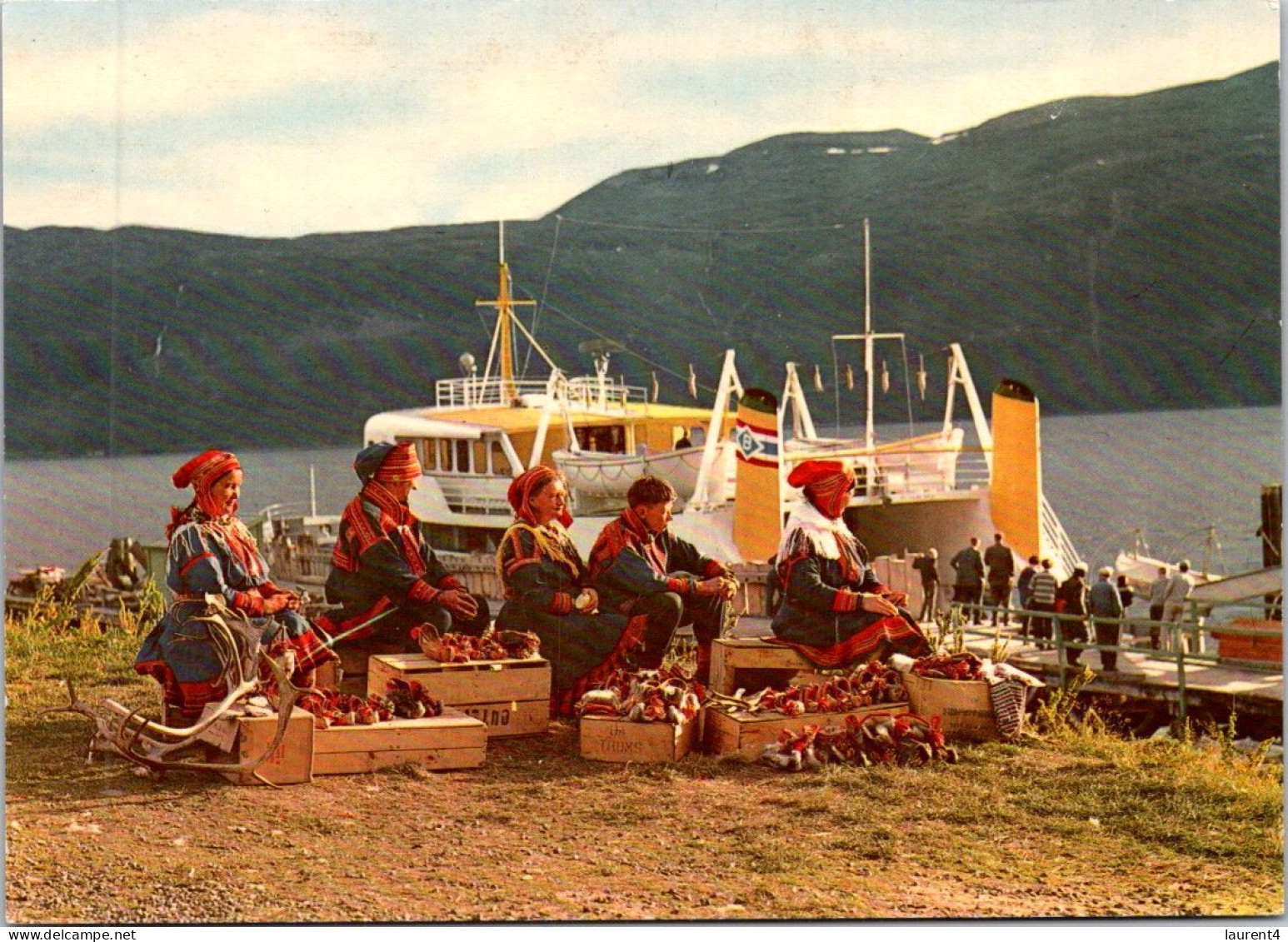 (1 Q 21) Norway - Souvenir Sellers At Ferry Terminal - Marchands