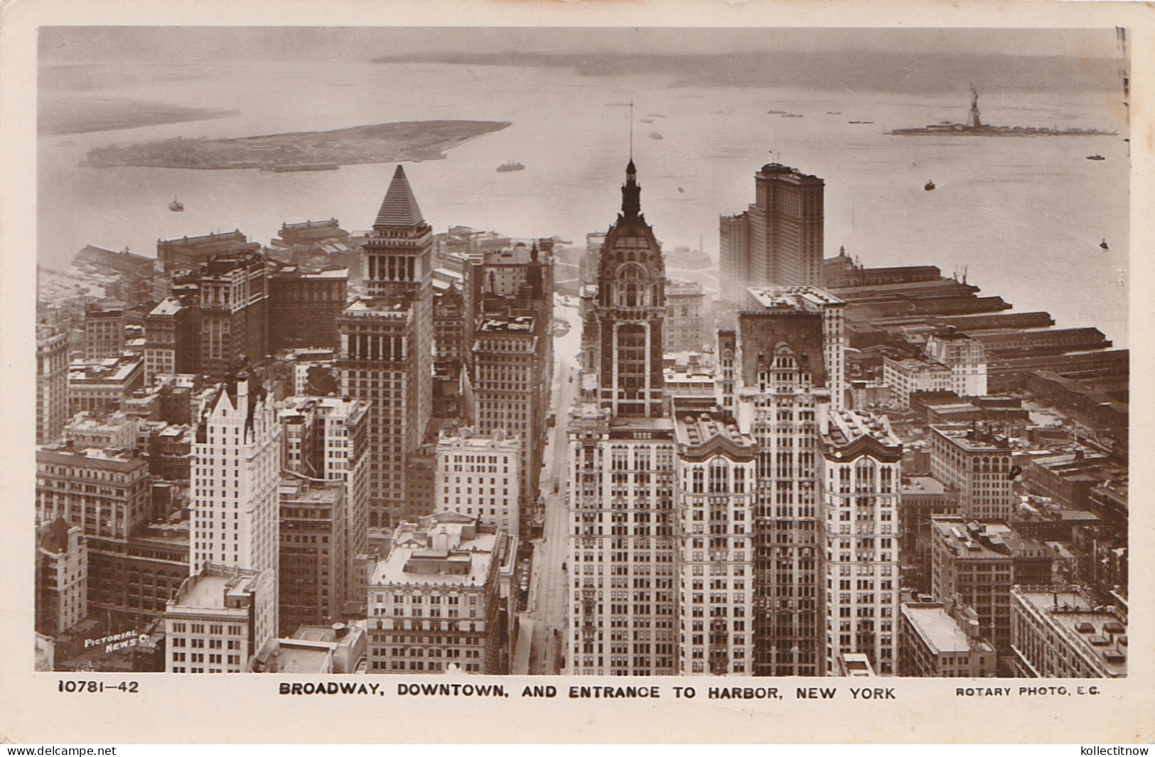 BROADWAY, DOWNTOWN AND ENTRANCE TO HARBOUR - NEW YORK - Panoramic Views