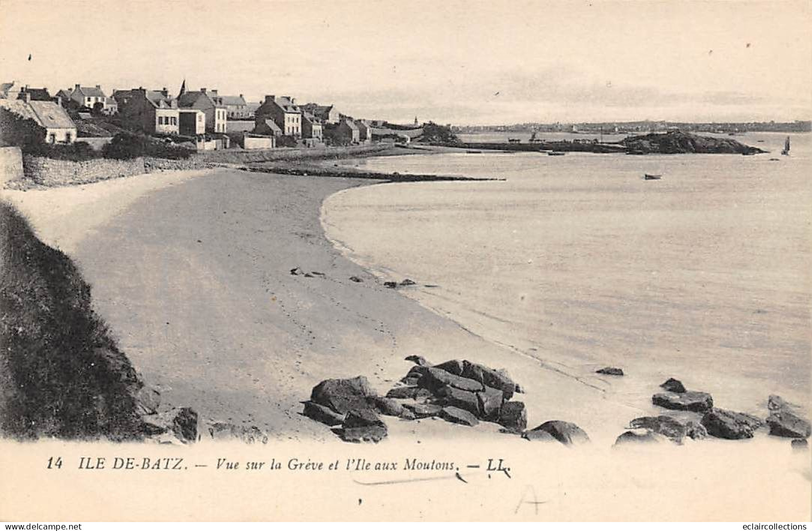 Ile De Batz       29       Vue Sur La Grève Et L'ile Aux Moutons      (voir Scan) - Ile-de-Batz