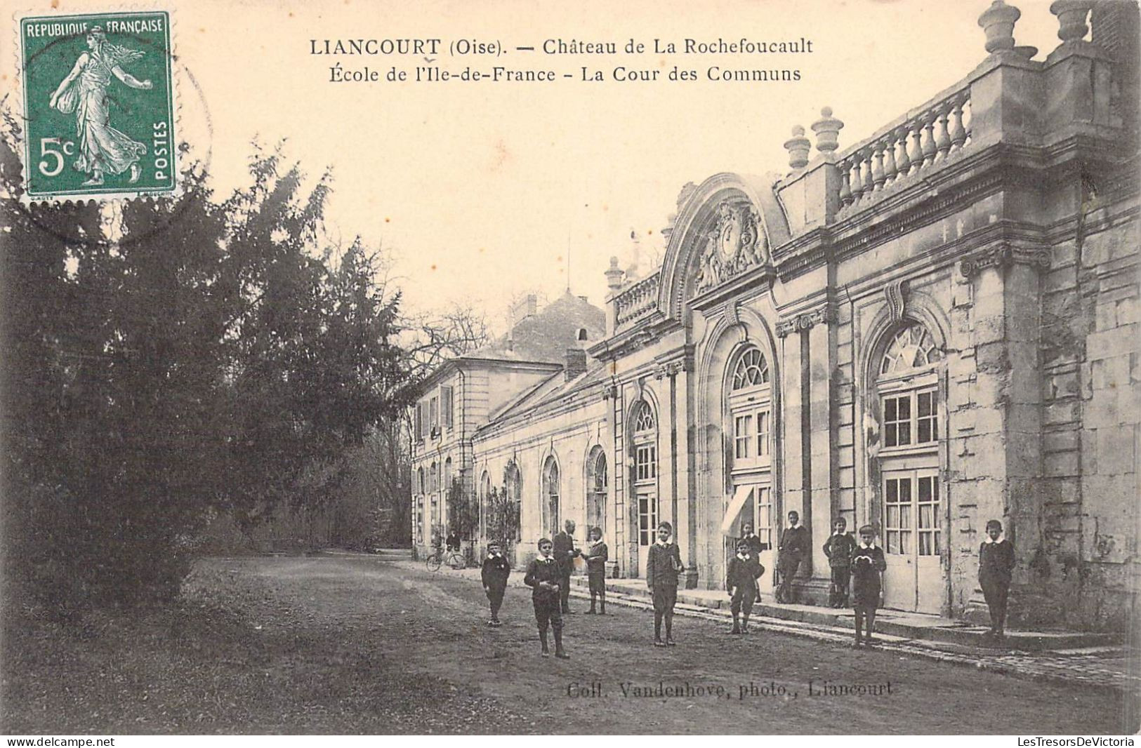 FRANCE - 60 - Liancourt - Château De La Rochefoucault - Ecole De L'Ile De France - La Cour.. - Carte Postale Ancienne - Liancourt