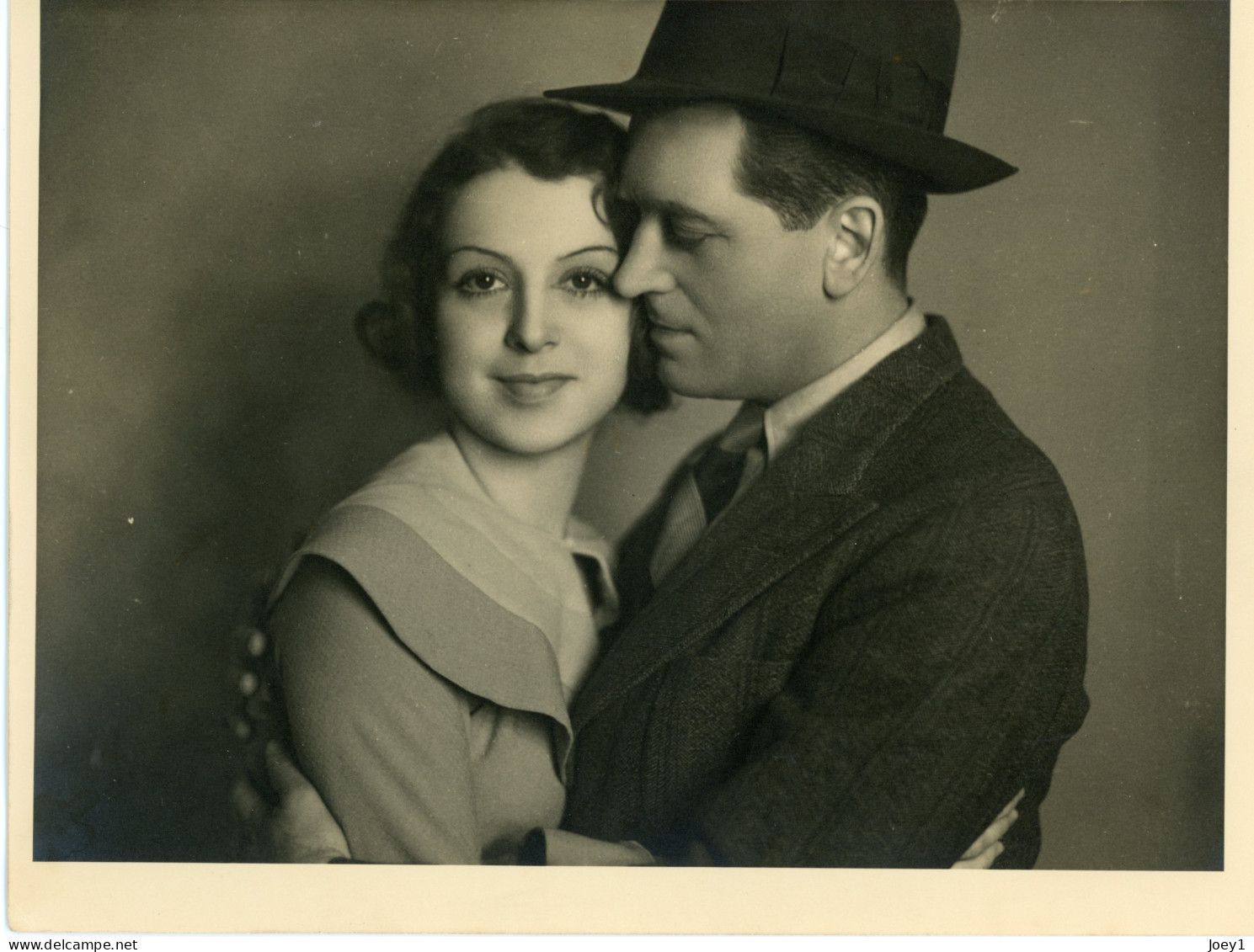 Photo Albert Préjean Avec Renée St Cyr Sur Le Tournage De Toto De Jacques Tourneur  Format 17/23 - Photographs