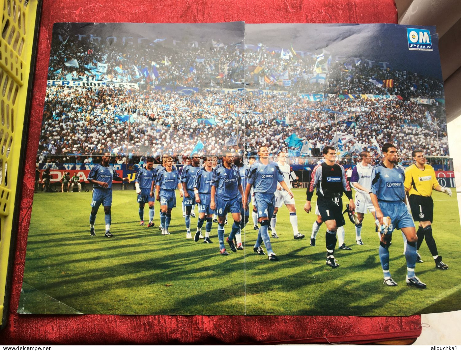 Poster OM+ Magazine Des Supporters De L'O.M Olympique De Marseille Sports Football Souvenirs Joueurs A Identifier? - Habillement, Souvenirs & Autres