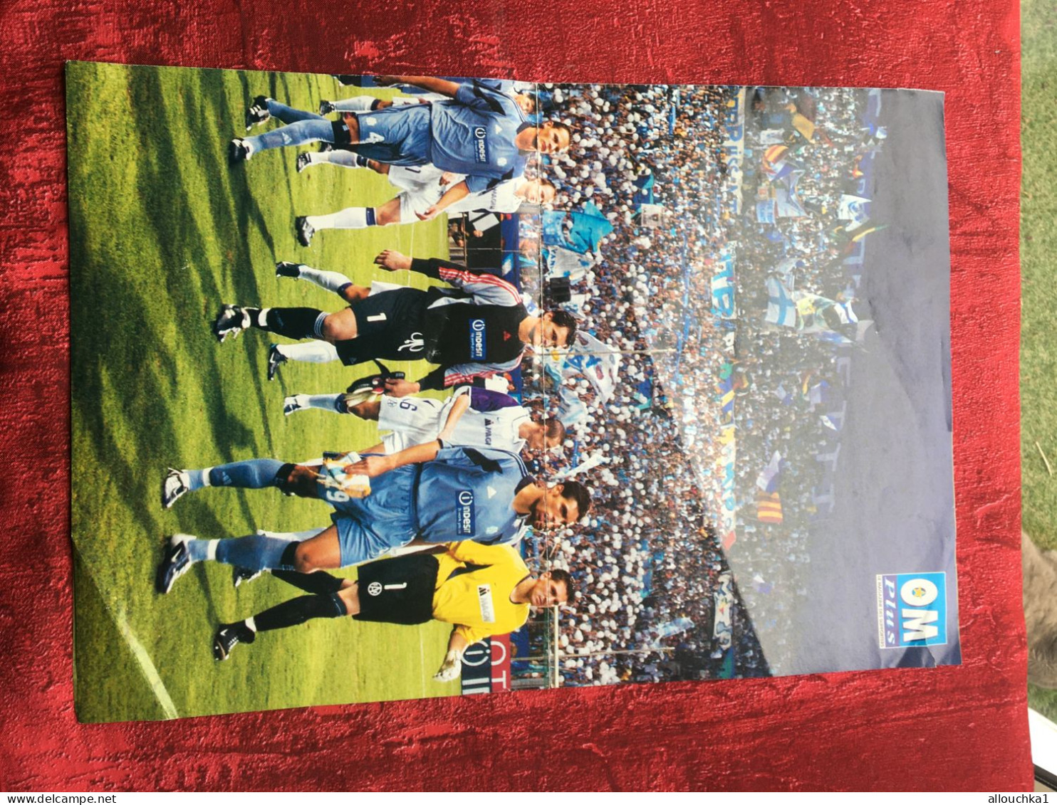 Poster OM+ Magazine des supporters de l'O.M Olympique de Marseille Sports Football Souvenirs joueurs a identifier?
