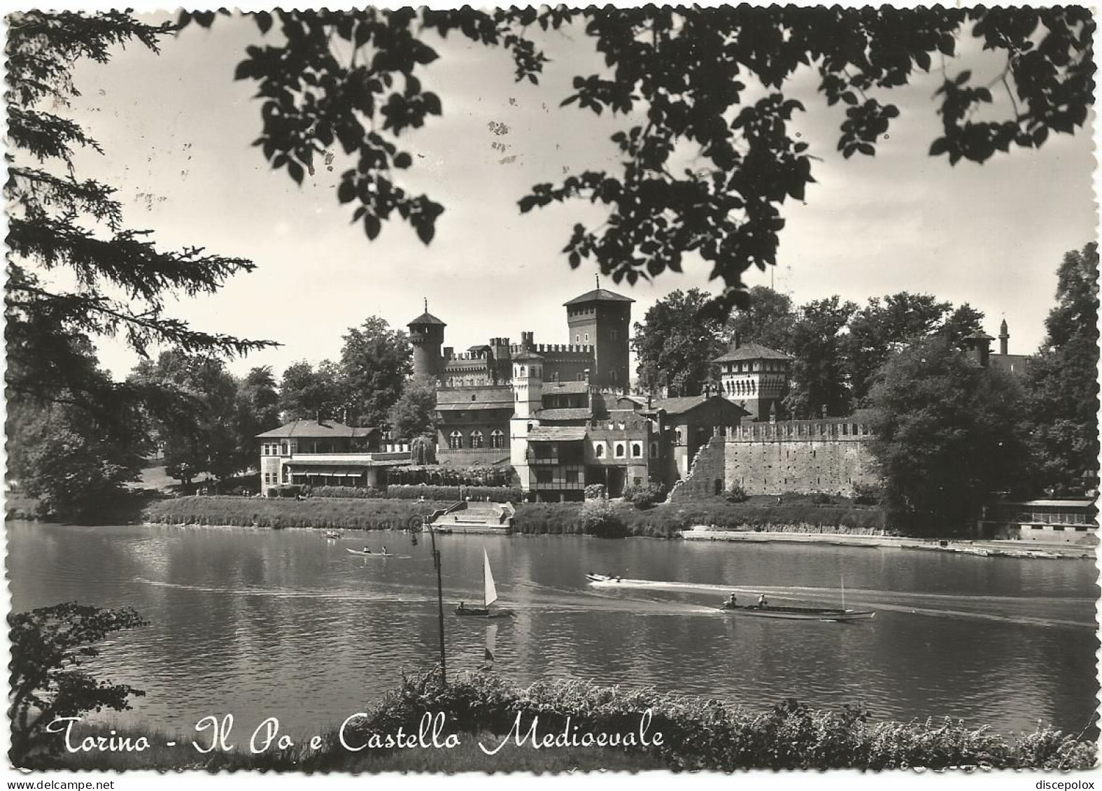 H3628 Torino - Il Po Ed Il Castello Medioevale - Barche Boats Bateaux / Viaggiata 1957 - Castello Del Valentino