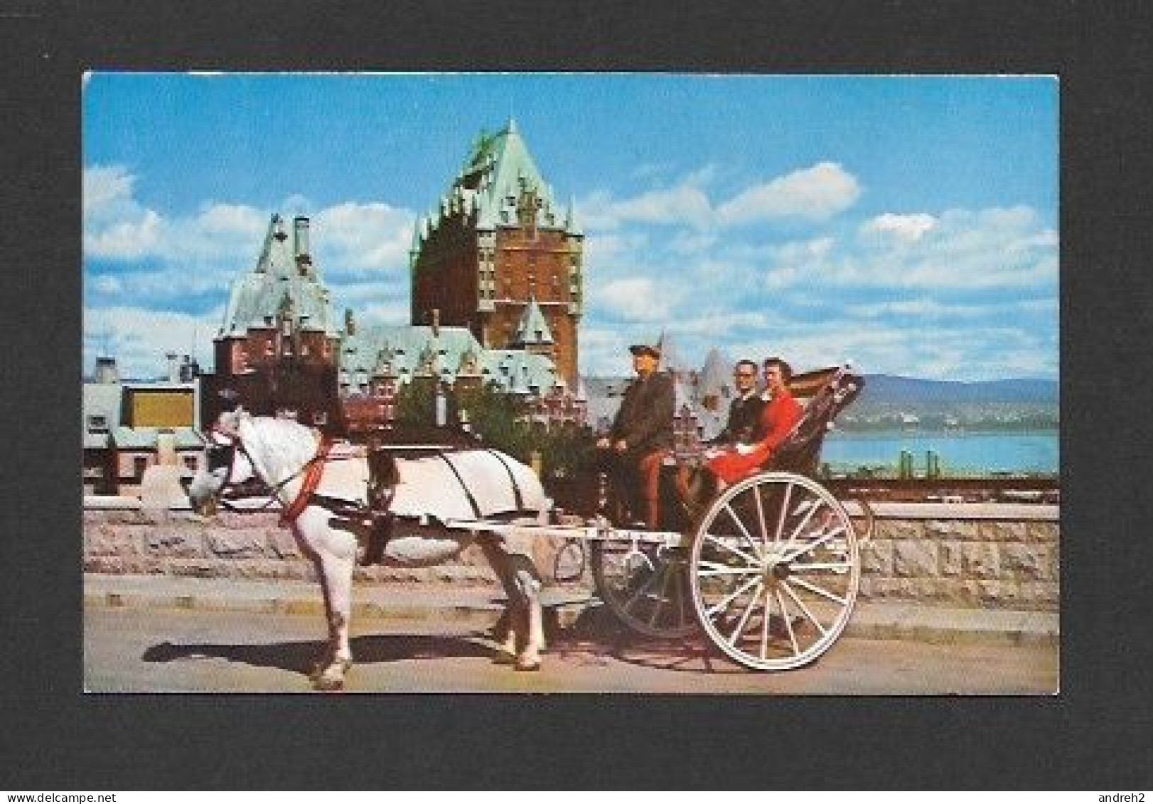 QUÉBEC - VILLE DE QUÉBEC  C.P.A. Sur Les Hauteurs Du Cap Diamant à L'arrière Plan Le Château Frontenac Photo Laval Couët - Québec - La Cité