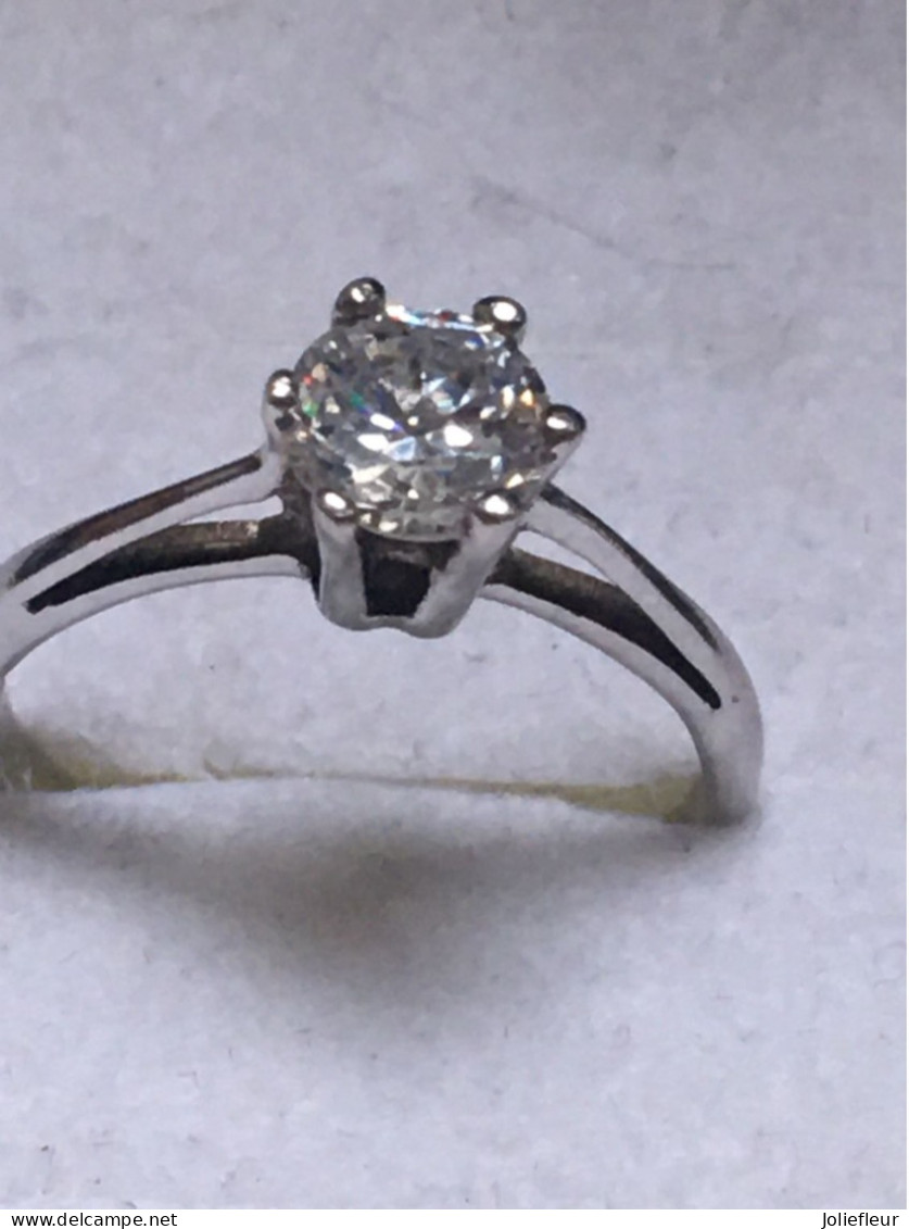 bague en argent 925 sertie d'un brillant / taille 54