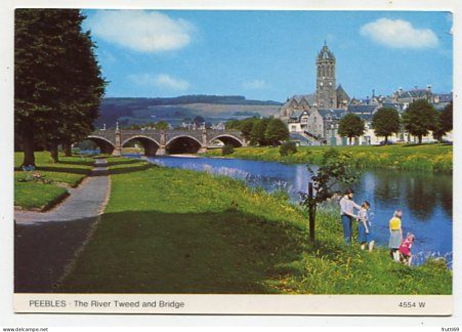 AK 128627 SCOTLAND - Peebles - The River Tweed And Bridge - Peeblesshire