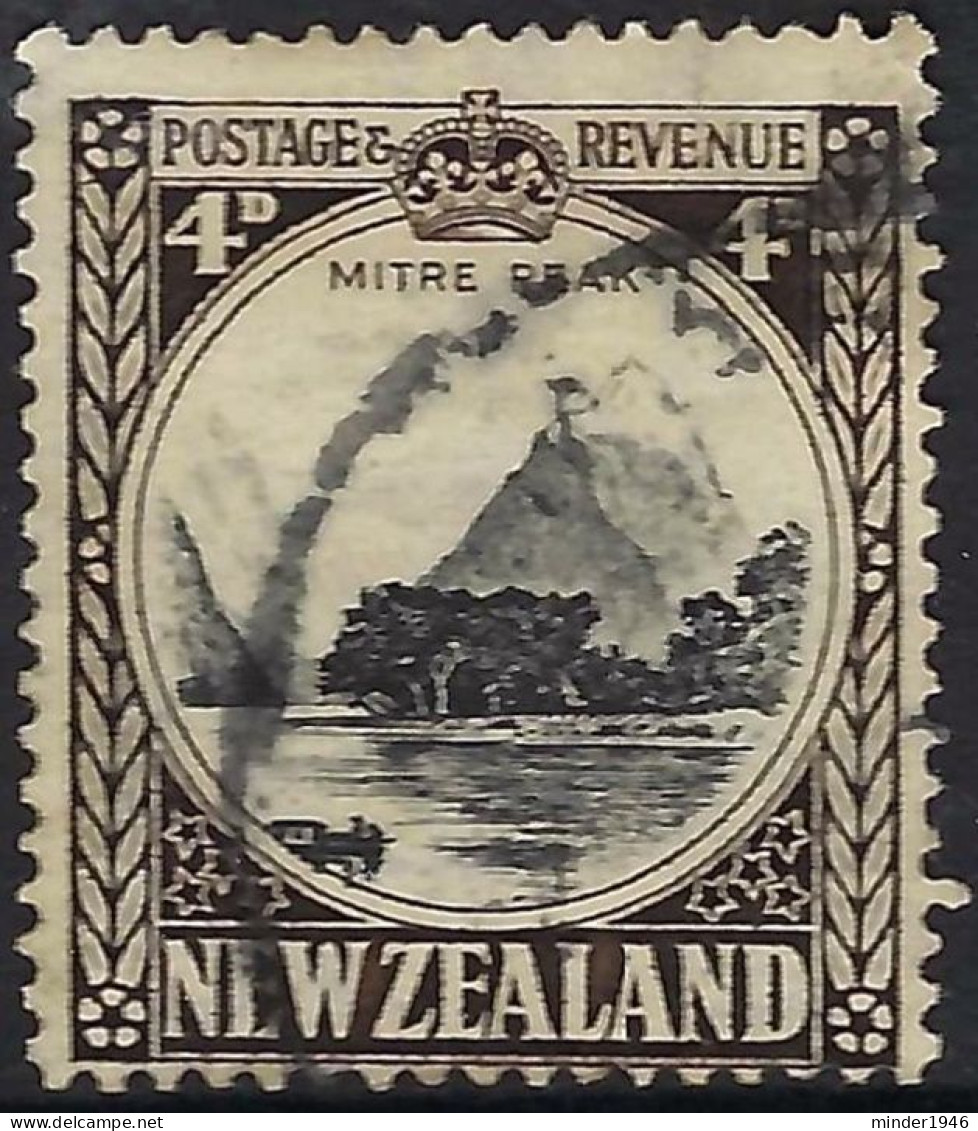 NEW ZEALAND 1942 4d Black & Sepia SG583d Used - Used Stamps