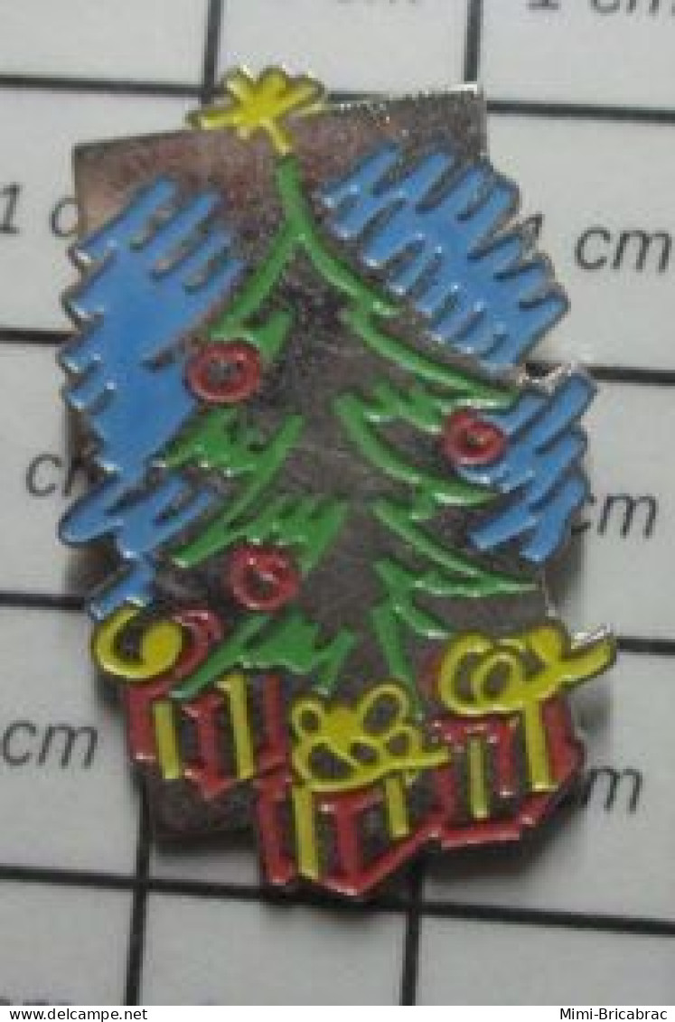 1615B  Pin's Pins / Beau Et Rare / NOEL / SAPIN CADEAU BOULES DE NOEL - Natale