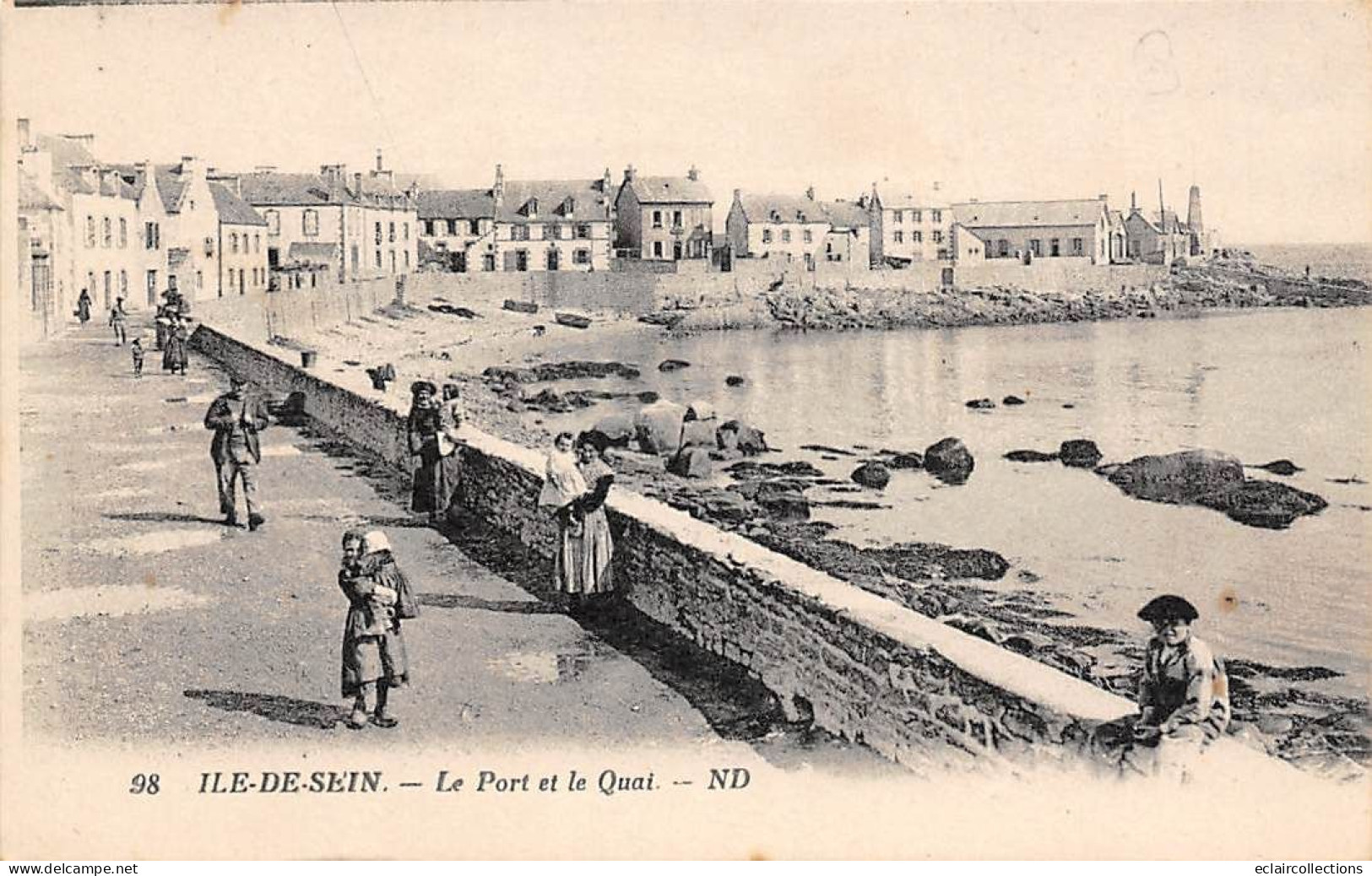 Ile De Sein        29        Le Port Et Le Quai   N° 98  (voir Scan) - Ile De Sein